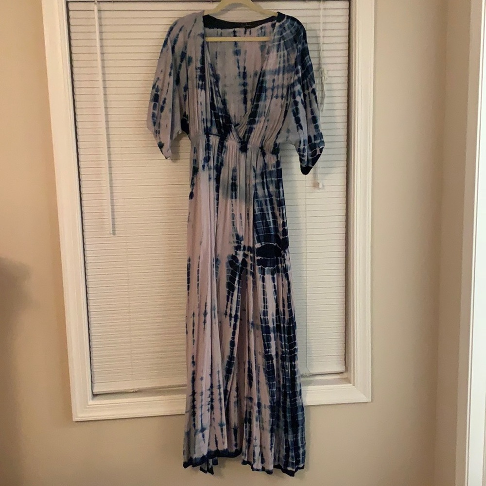 Lulu’s long tie dye blue and white summer dress